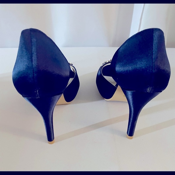 Elegant Park Satin Women’s Heels - Picture 4 of 10